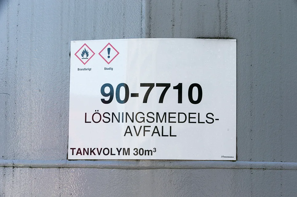 Tryckta skyltar och dekaler från Nordisk Rörmärkning